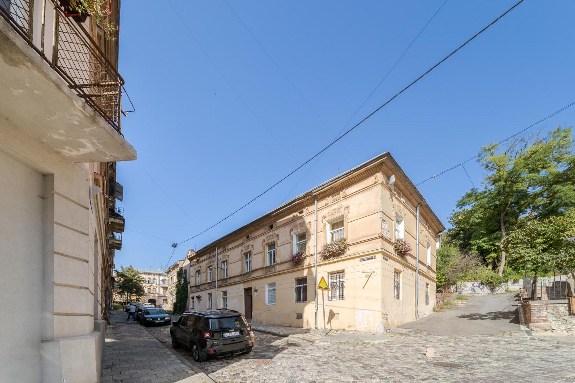 Romantic Panorama Krakivska Street Apartment Lviv