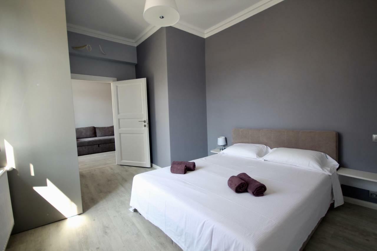 Romantic Panorama Krakivska Street Apartment *